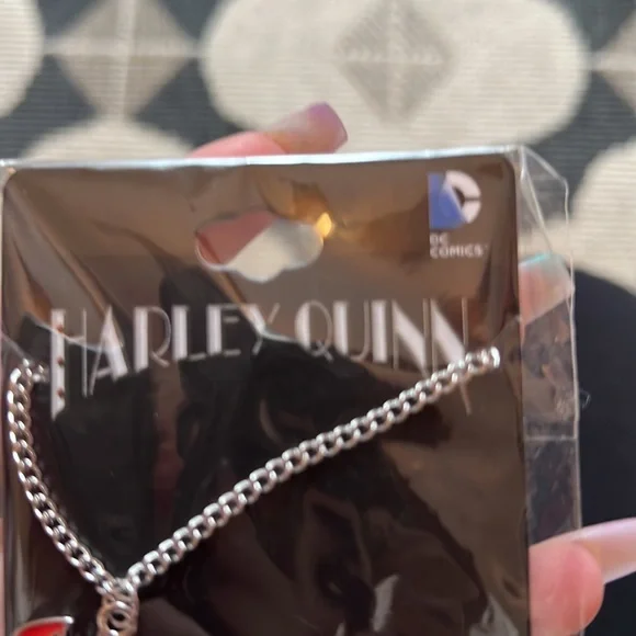NEW Harley Quinn necklace - Picture 4 of 4